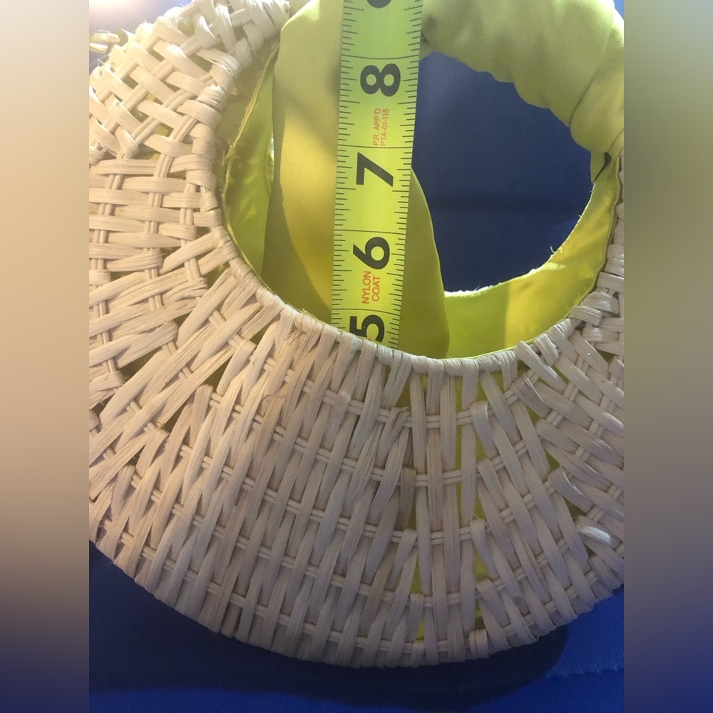 Woven straw Top handle crescent shape crossbody bag silk look citron scarf new - Picture 13 of 13